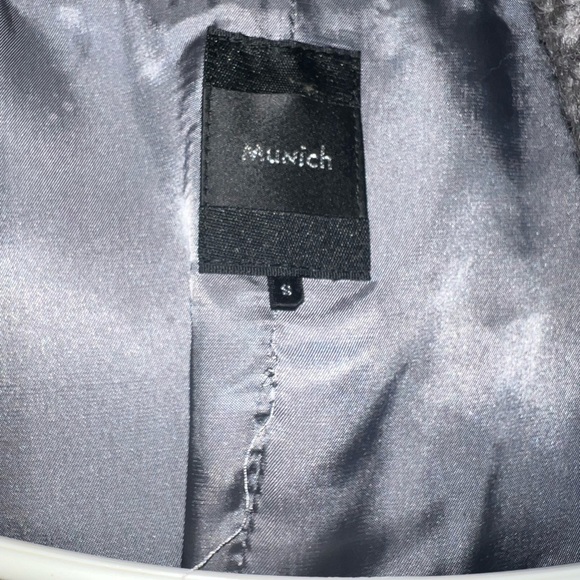 Munich Coat - Picture 2 of 2